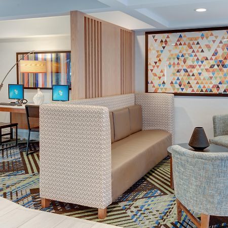 Holiday Inn Express & Suites West Long Branch - Eatontown By Ihg Экстерьер фото