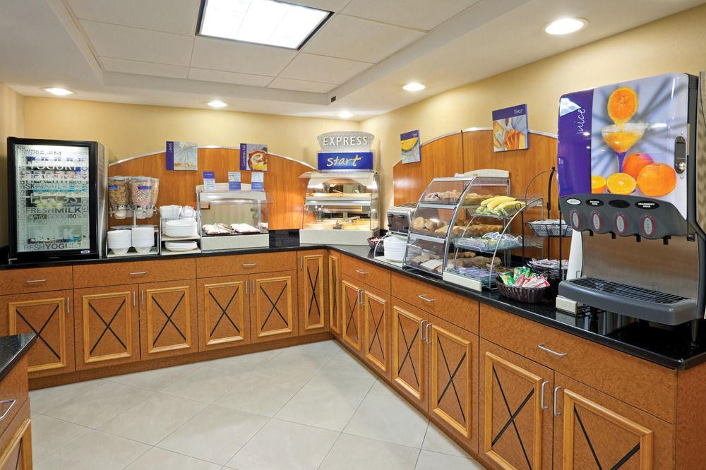 Holiday Inn Express & Suites West Long Branch - Eatontown By Ihg Экстерьер фото