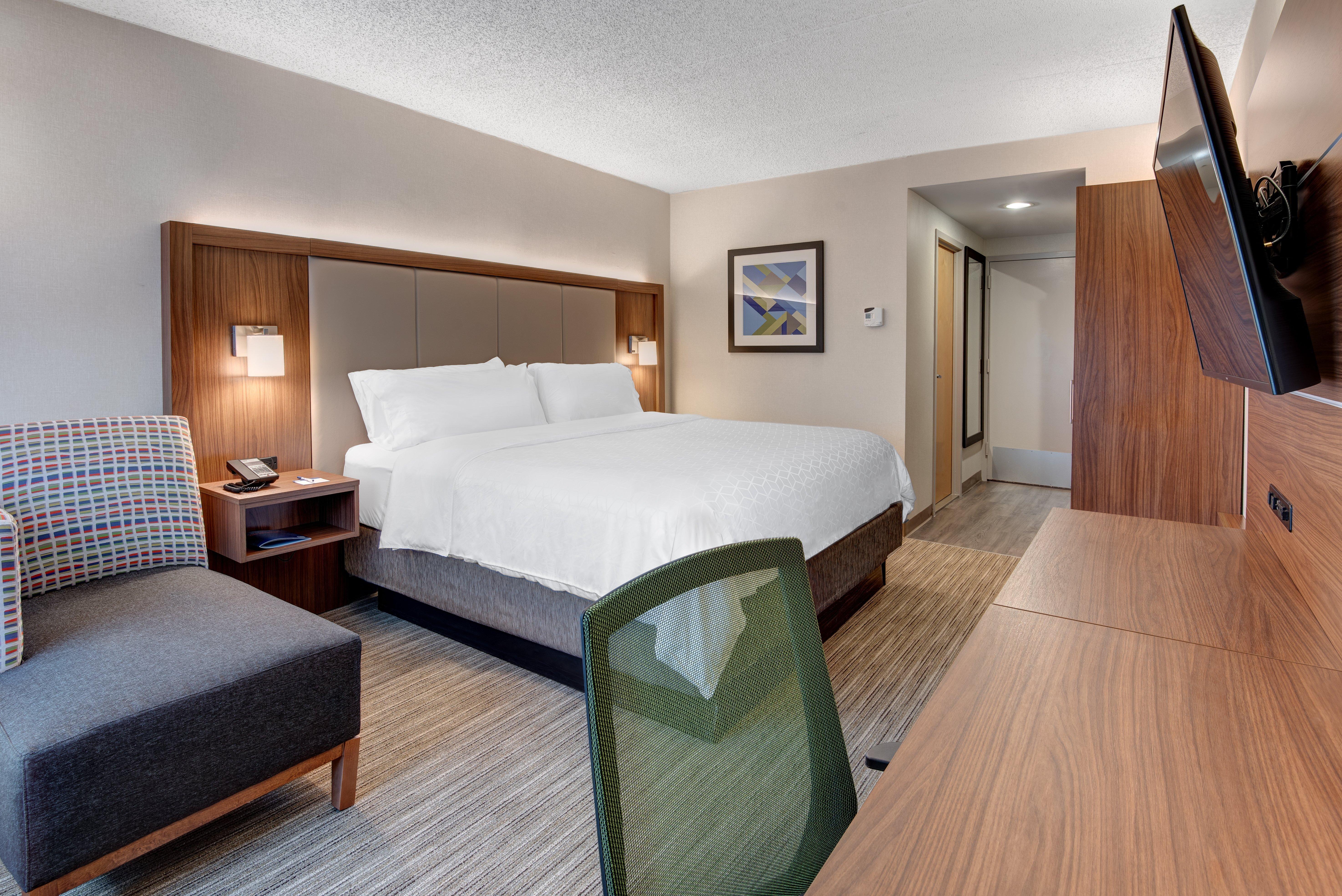 Holiday Inn Express & Suites West Long Branch - Eatontown By Ihg Экстерьер фото