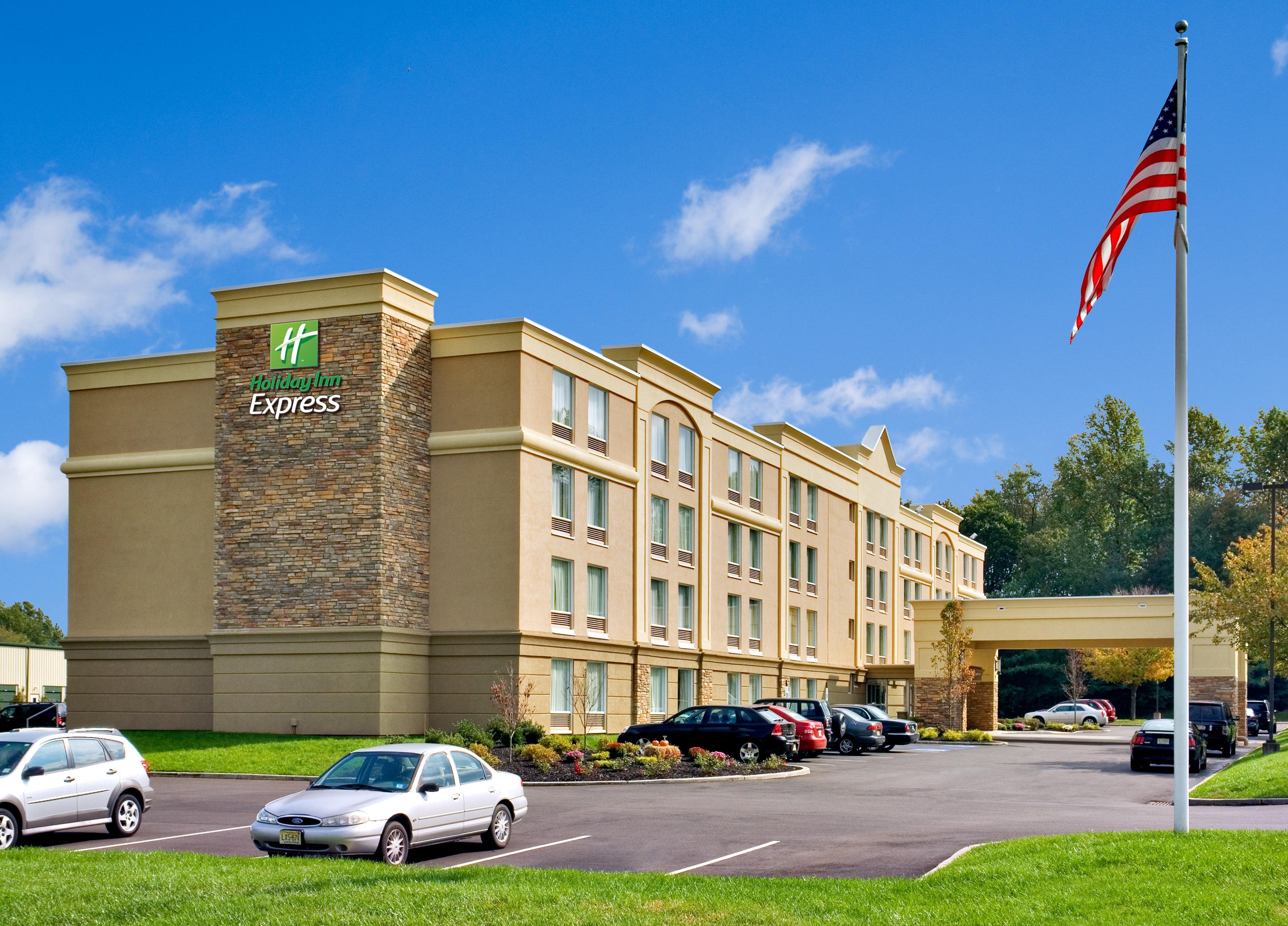 Holiday Inn Express & Suites West Long Branch - Eatontown By Ihg Экстерьер фото