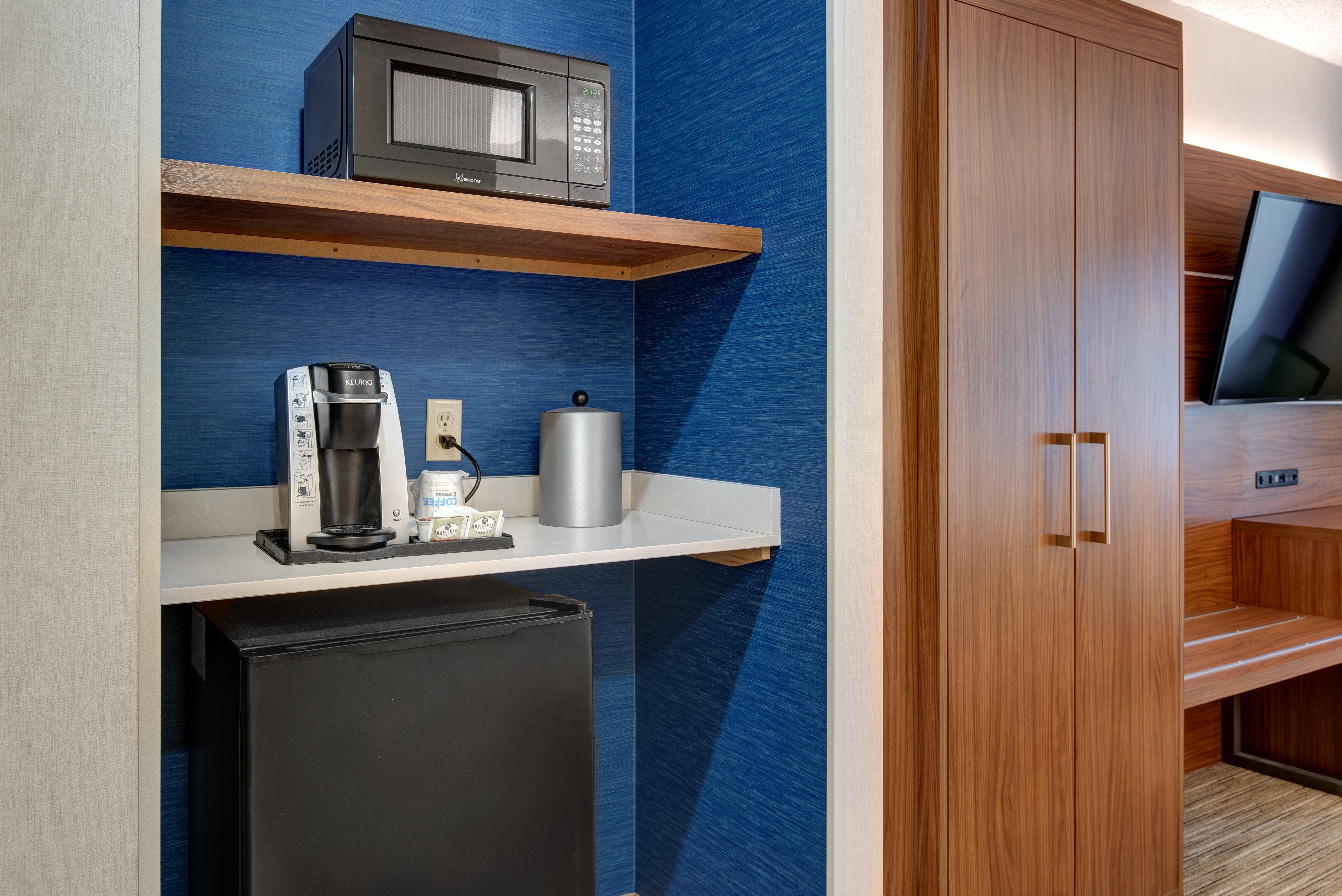 Holiday Inn Express & Suites West Long Branch - Eatontown By Ihg Экстерьер фото