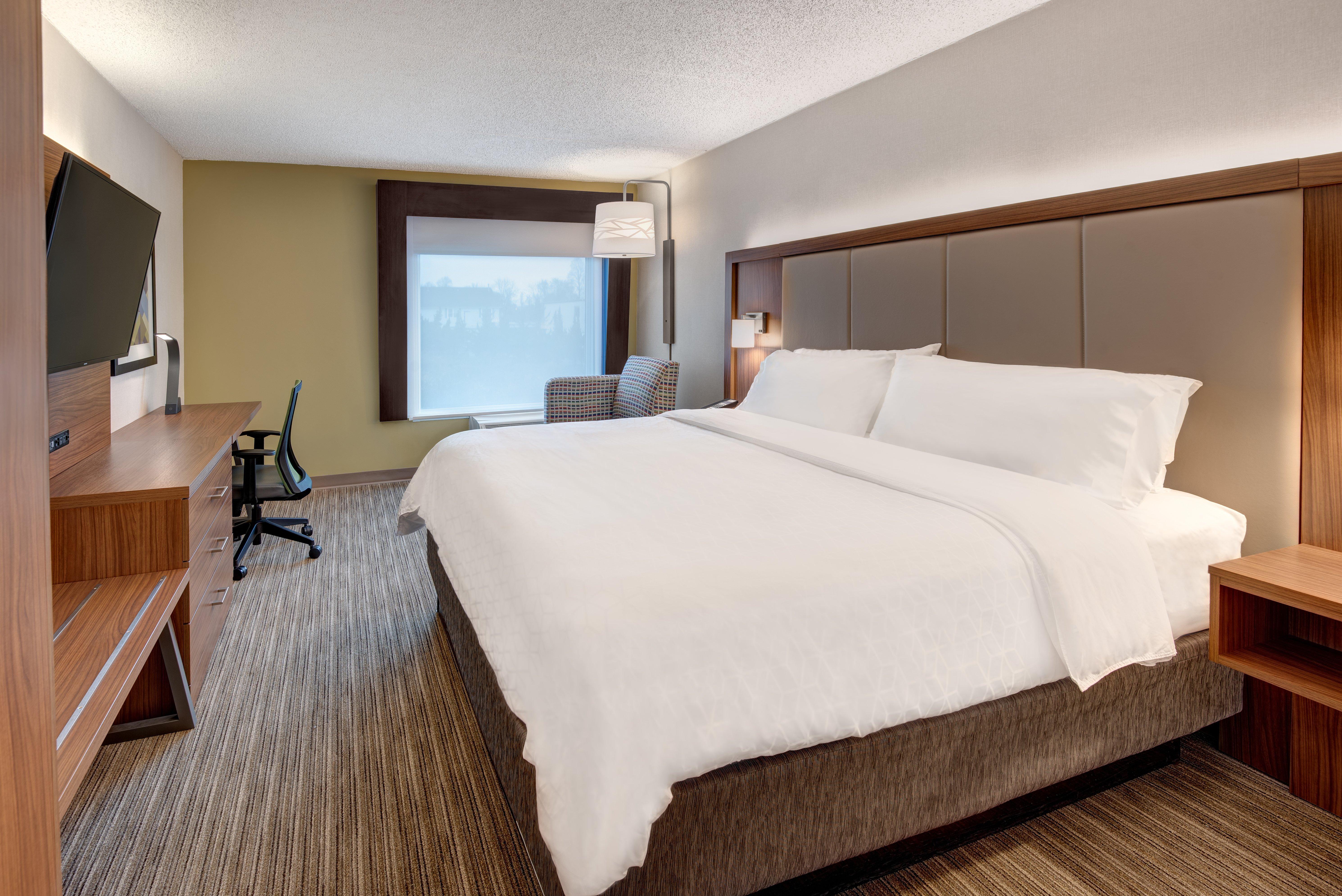 Holiday Inn Express & Suites West Long Branch - Eatontown By Ihg Экстерьер фото