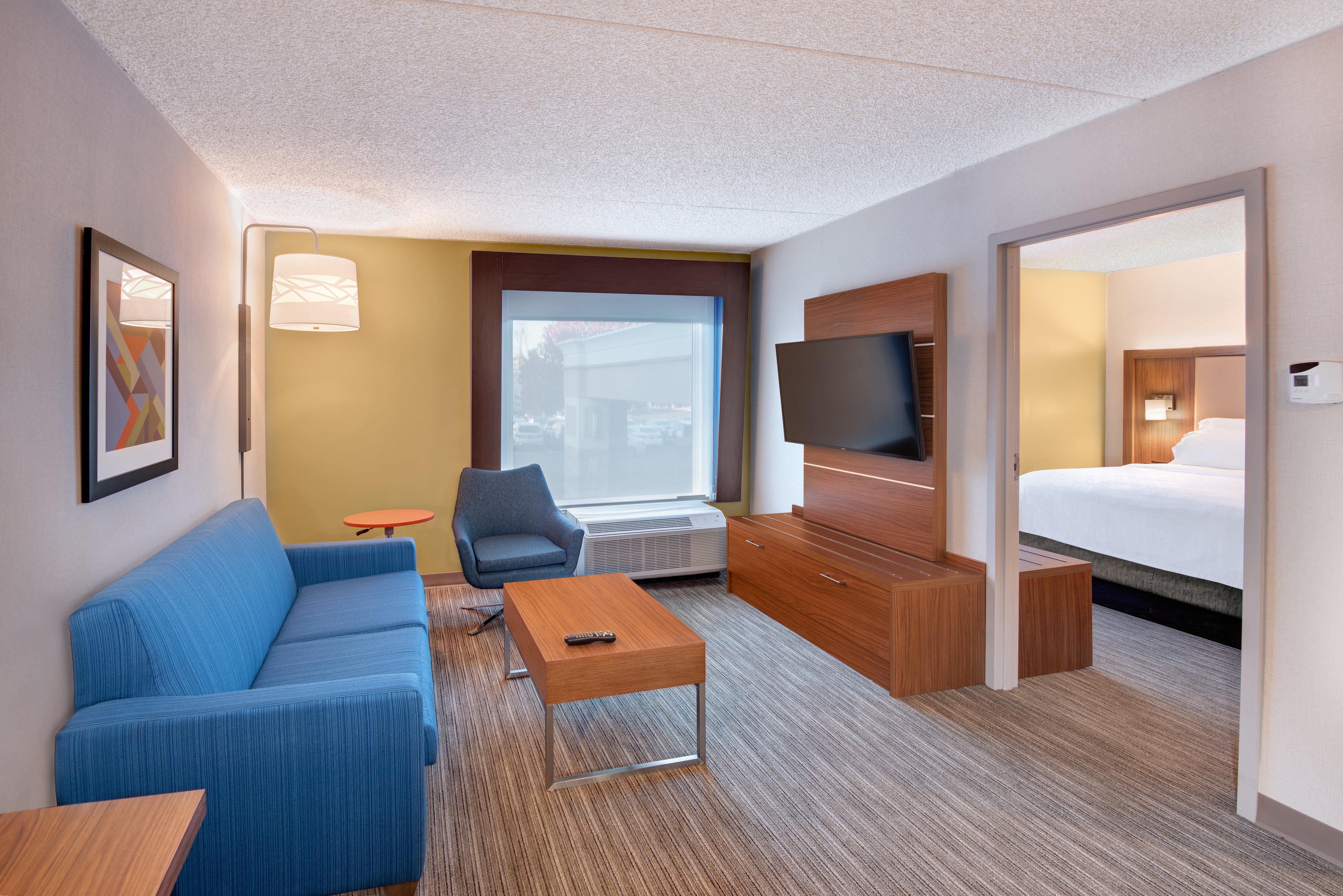 Holiday Inn Express & Suites West Long Branch - Eatontown By Ihg Экстерьер фото