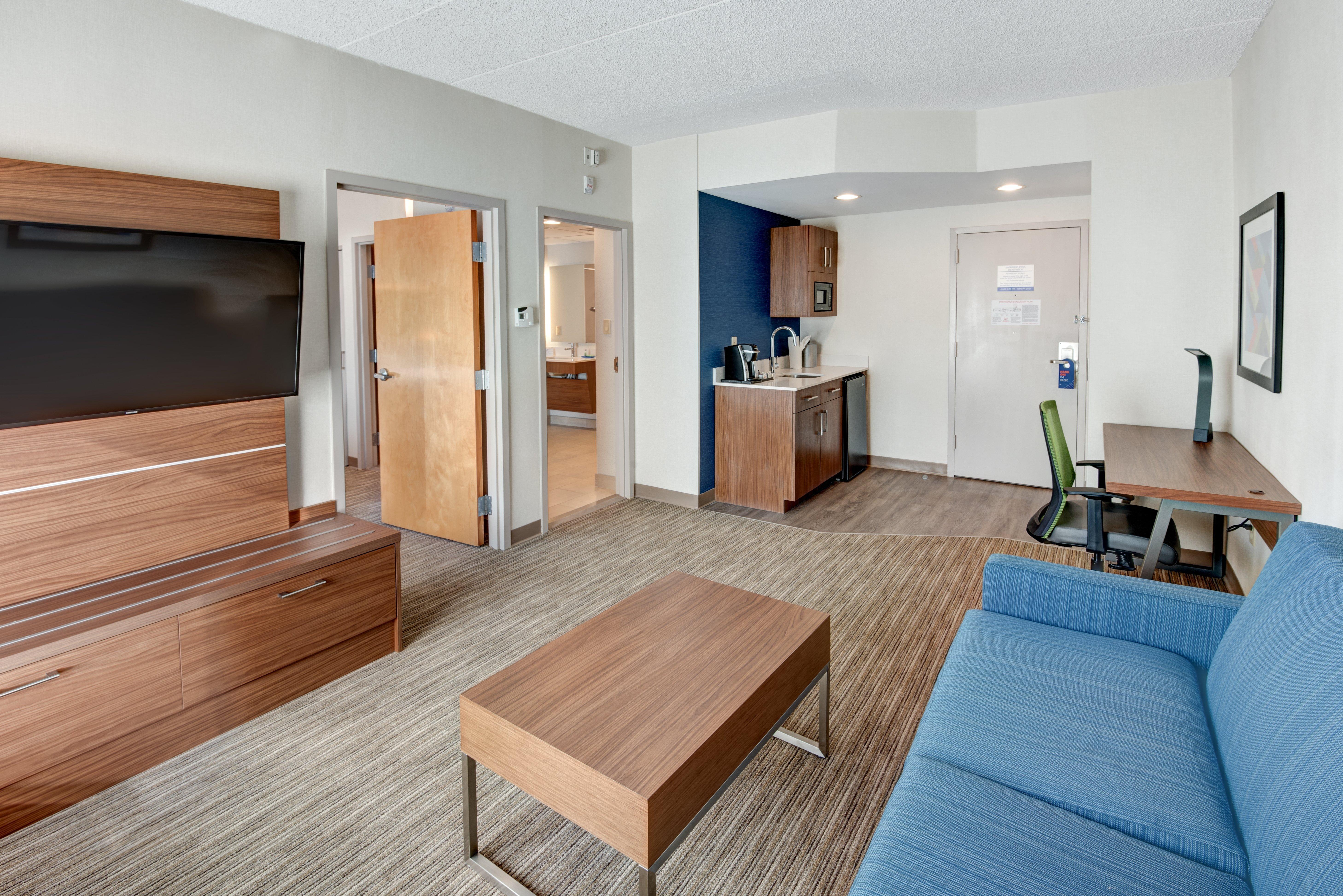 Holiday Inn Express & Suites West Long Branch - Eatontown By Ihg Экстерьер фото