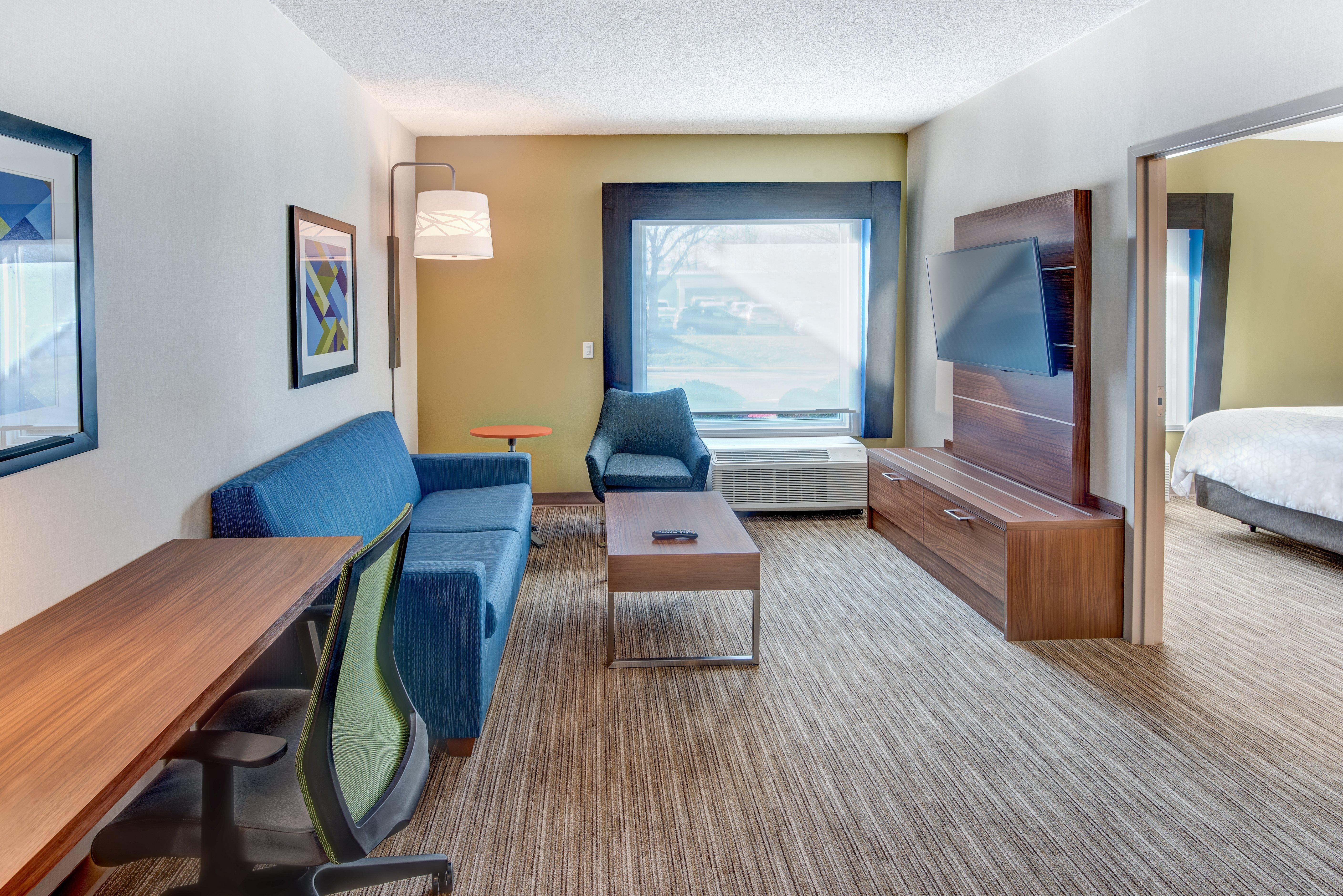 Holiday Inn Express & Suites West Long Branch - Eatontown By Ihg Экстерьер фото