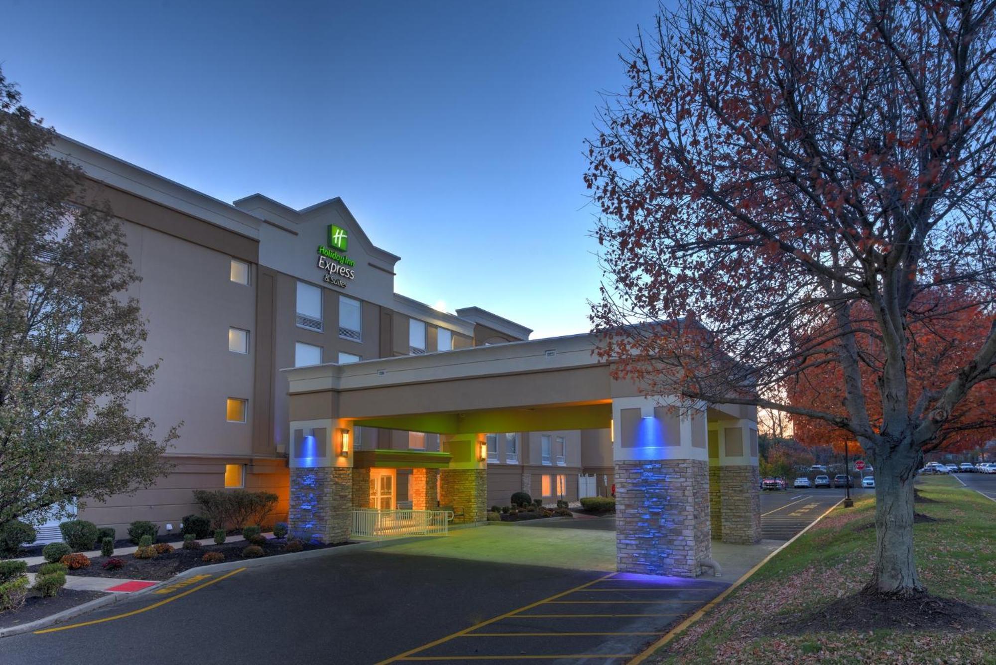Holiday Inn Express & Suites West Long Branch - Eatontown By Ihg Экстерьер фото
