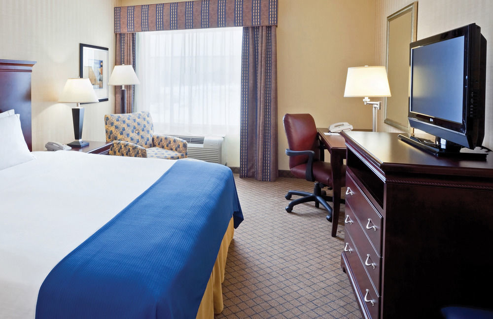 Holiday Inn Express & Suites West Long Branch - Eatontown By Ihg Экстерьер фото