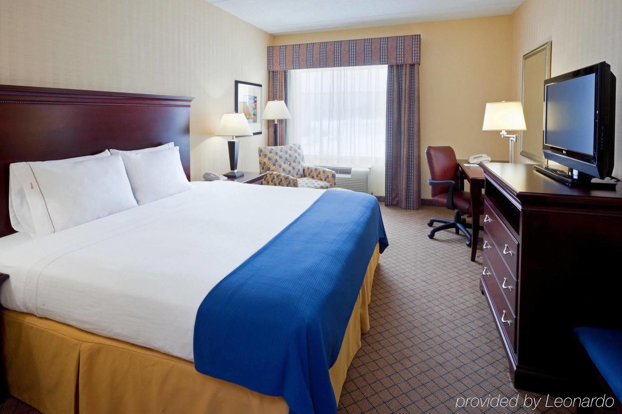 Holiday Inn Express & Suites West Long Branch - Eatontown By Ihg Номер фото