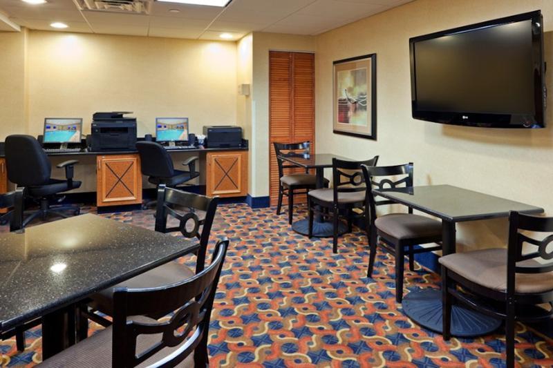 Holiday Inn Express & Suites West Long Branch - Eatontown By Ihg Экстерьер фото