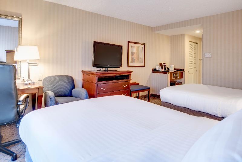 Holiday Inn Express & Suites West Long Branch - Eatontown By Ihg Экстерьер фото