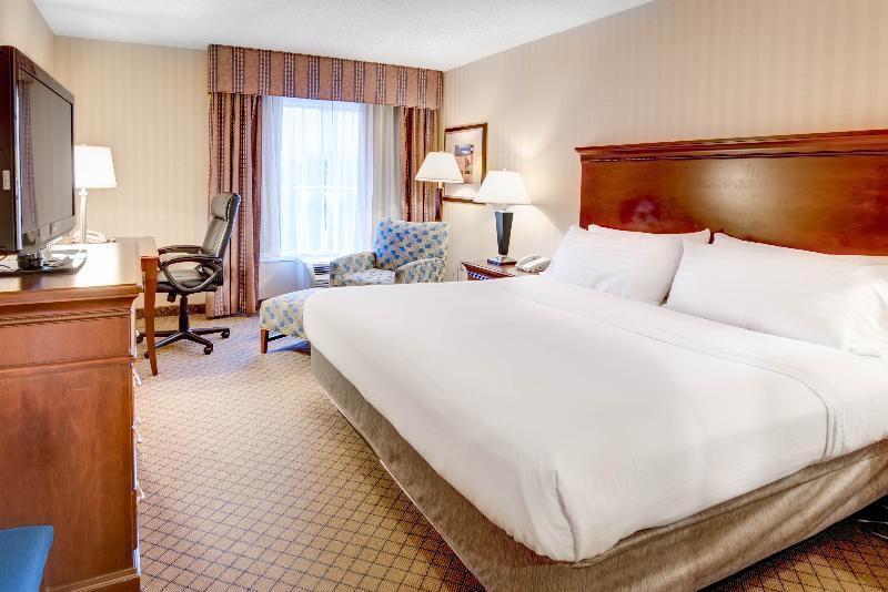 Holiday Inn Express & Suites West Long Branch - Eatontown By Ihg Экстерьер фото