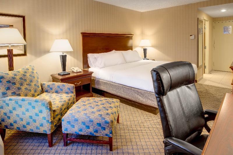 Holiday Inn Express & Suites West Long Branch - Eatontown By Ihg Экстерьер фото