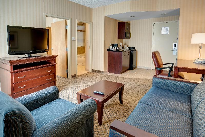 Holiday Inn Express & Suites West Long Branch - Eatontown By Ihg Экстерьер фото