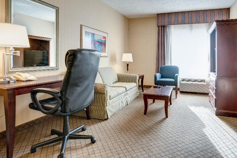 Holiday Inn Express & Suites West Long Branch - Eatontown By Ihg Экстерьер фото
