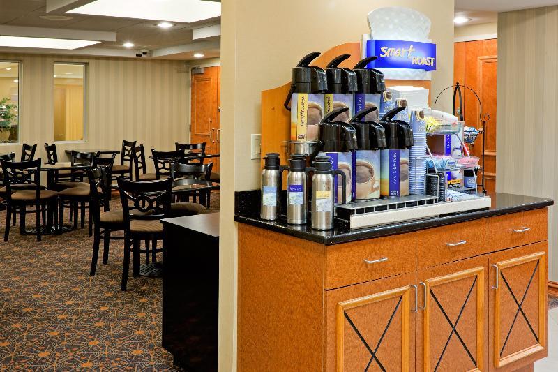 Holiday Inn Express & Suites West Long Branch - Eatontown By Ihg Экстерьер фото